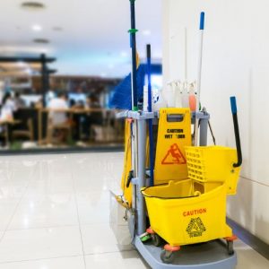 dụng cụ cần thiết khi vệ sinh tòa nhà